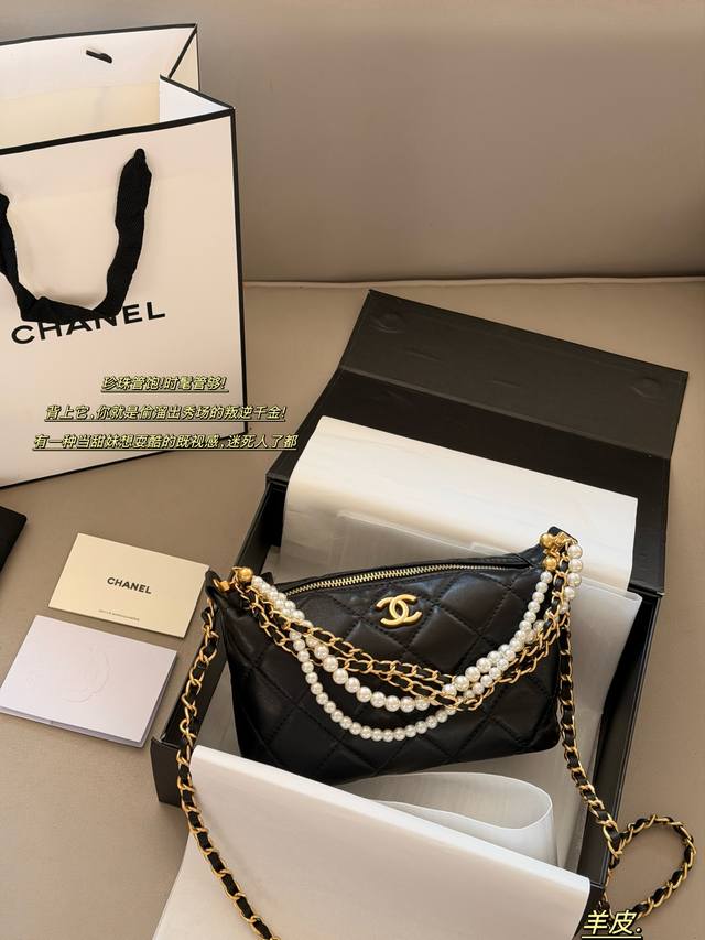 Comes with a lambskin box Size: 21*14Cm Chanel 26C Early Spring New Pearl Chain