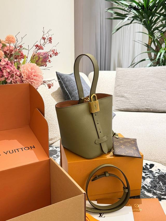 LV All In Bob Hobo Handbag The LV All In Bob Hobo handbag is made of soft pebble